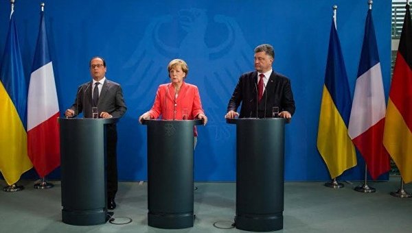 В Берлине прошла встреча Порошенко с Меркель и Олландом В Берлине прошла встреча Порошенко с Меркель и Олландом