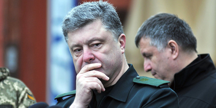 Эксперт назвал условия ухода Порошенко Эксперт назвал условия ухода Порошенко