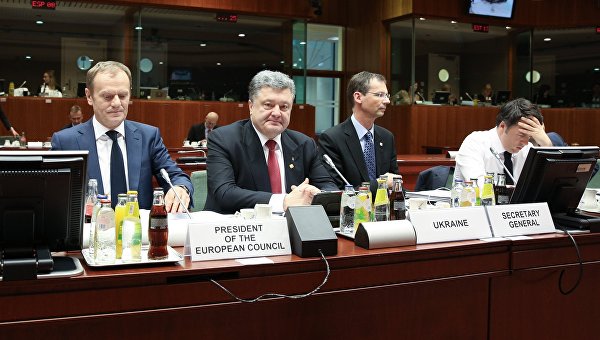 Порошенко требует усилить санкции против РФ Порошенко требует усилить санкции против РФ