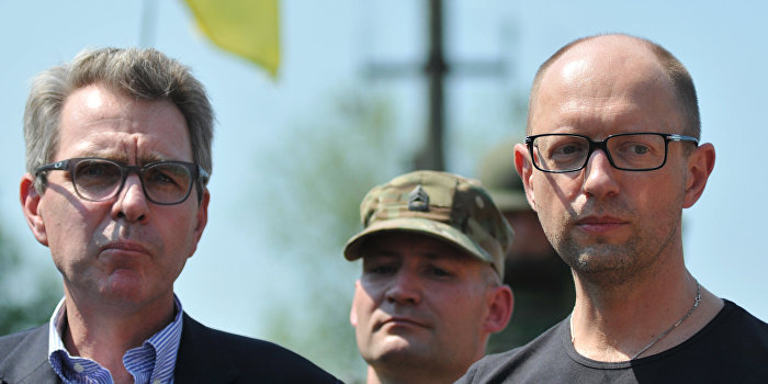 Spiegel: Яценюк не похож на чиновника, желающего реформ Spiegel: Яценюк не похож на чиновника, желающего реформ
