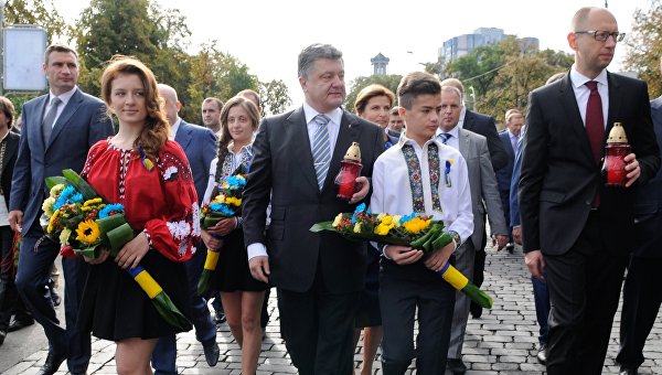 Порошенко создает новую «Партию регионов», поглощая политсилы Кличко и Яценюка Порошенко создает новую «Партию регионов», поглощая политсилы Кличко и Яценюка