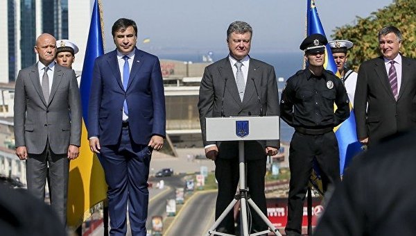 Саакашвили напомнили про похищенные им в Грузии костюмы Саакашвили напомнили про похищенные им в Грузии костюмы