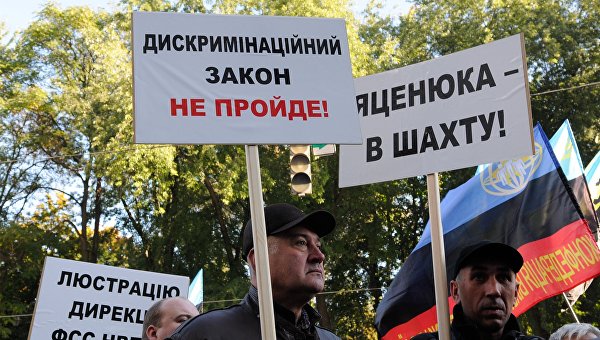Саакашвили доверяют больше, чем Яценюку Саакашвили доверяют больше, чем Яценюку