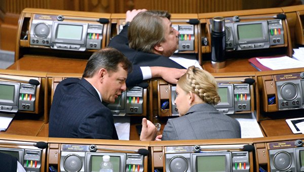 «Я тебя породил, я тебя и убью»: Радикалы целятся в кресло Порошенко «Я тебя породил, я тебя и убью»: Радикалы целятся в кресло Порошенко