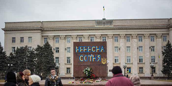 В Херсоне на столбе повесили «судью» В Херсоне на столбе повесили «судью»