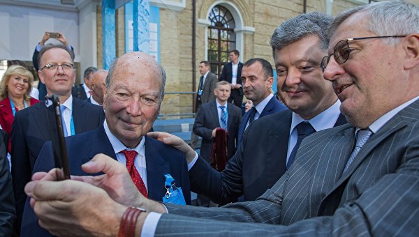 YES: как Порошенко стремится влиять на Европу и мир YES: как Порошенко стремится влиять на Европу и мир