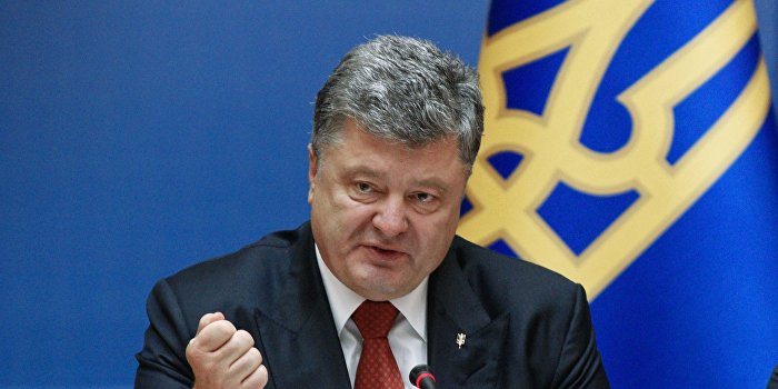 Порошенко вновь поднял вопрос о поставках американского оружия на Украину Порошенко вновь поднял вопрос о поставках американского оружия на Украину