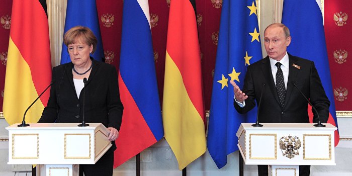 Марш в Германии: «Меркель в Сибирь! Путина в Берлин!» Марш в Германии: «Меркель в Сибирь! Путина в Берлин!»