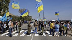 Блокада Крыма: давить и шантажировать