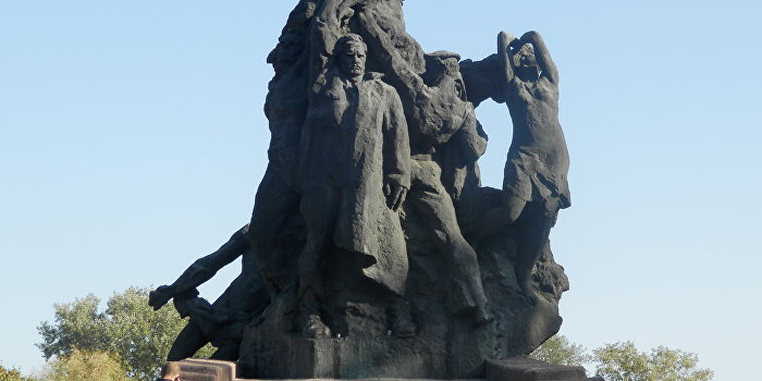 Жечь покрышки на месте расстрела тысяч людей - неслыханное кощунство Жечь покрышки на месте расстрела тысяч людей - неслыханное кощунство