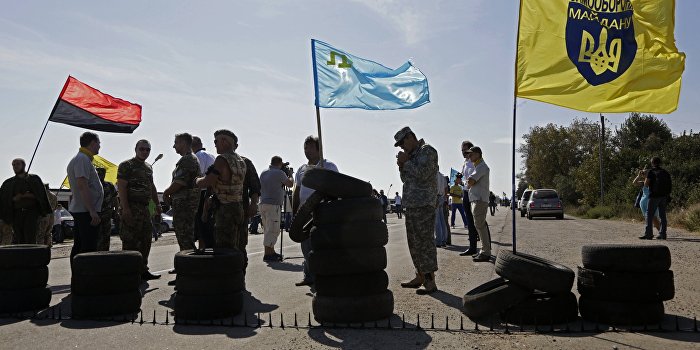 Independent: Крымские татары с помощью неонацистов блокируют полуостров Independent: Крымские татары с помощью неонацистов блокируют полуостров