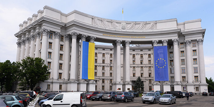 МИД Украины требует изъять казахские учебники, в которых Крым включен в состав РФ МИД Украины требует изъять казахские учебники, в которых Крым включен в состав РФ