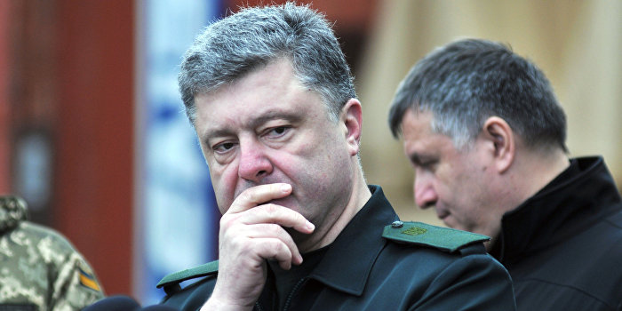 Порошенко прячется от одноклассников Порошенко прячется от одноклассников