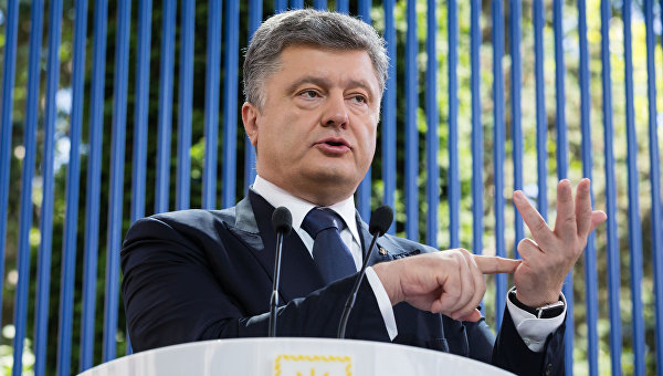 Порошенко прячется от одноклассников Порошенко прячется от одноклассников