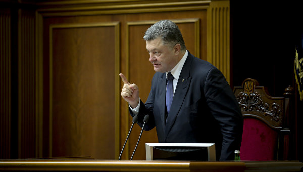 Порошенко прячется от одноклассников Порошенко прячется от одноклассников