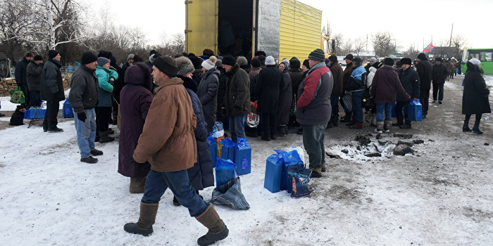 Немецкого депутата на Украине сравнили с Гитлером за доставку гумпомощи в Донбасс Немецкого депутата на Украине сравнили с Гитлером за доставку гумпомощи в Донбасс