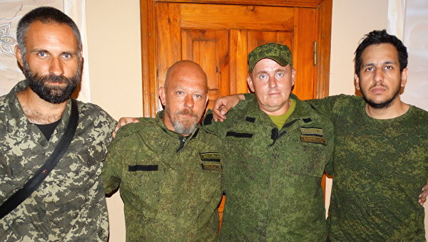 Свадьба в военном Донбассе: чешский доброволец женился на русской Свадьба в военном Донбассе: чешский доброволец женился на русской