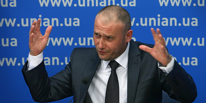 Лишившись покровителей, Ярош открыто предлагает услуги Ахметову Лишившись покровителей, Ярош открыто предлагает услуги Ахметову