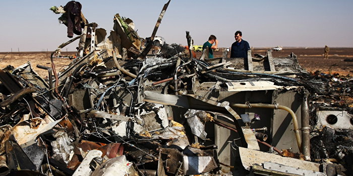 Британские спецслужбы считают, что бомбу заложили в багаж A321 Британские спецслужбы считают, что бомбу заложили в багаж A321