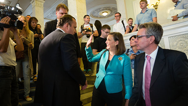 Bloomberg View: США и ЕС провалили проект «Украина» Bloomberg View: США и ЕС провалили проект «Украина»