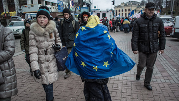 DW: Украинские депутаты ударили бутылкой по евроинтеграции DW: Украинские депутаты ударили бутылкой по евроинтеграции