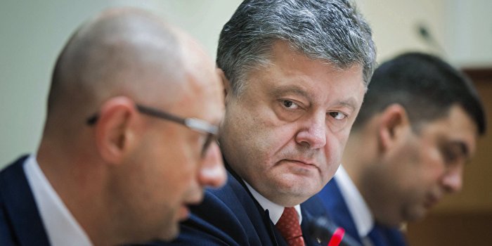 Отставка Яценюка поможет Порошенко сорвать перемирие в Донбассе Отставка Яценюка поможет Порошенко сорвать перемирие в Донбассе