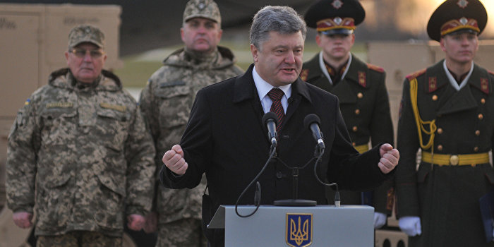 Порошенко срывает ордена Порошенко срывает ордена