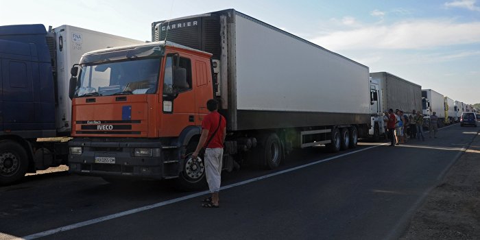 Кабмин Украины остановил транспортное сообщение с Крымом Кабмин Украины остановил транспортное сообщение с Крымом