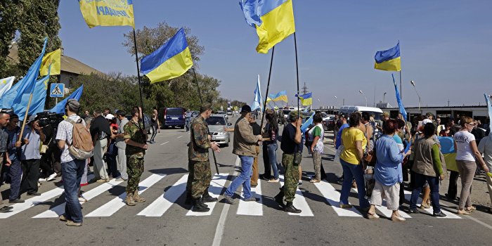 Украина собралась «возвращать» Донбасс по крымской схеме - блокадой Украина собралась «возвращать» Донбасс по крымской схеме - блокадой