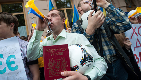 Порошенко согласен лишать гражданства за «сепаратизм» Порошенко согласен лишать гражданства за «сепаратизм»