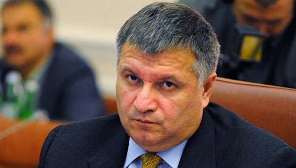 Аваков запустил стаканом в голову «ошизевшему гастролеру» Саакашвили Аваков запустил стаканом в голову «ошизевшему гастролеру» Саакашвили