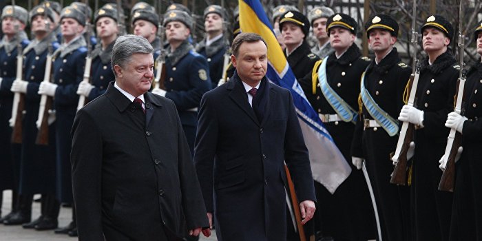 Дуда занял стул Украине за НАТОвским столом Дуда занял стул Украине за НАТОвским столом