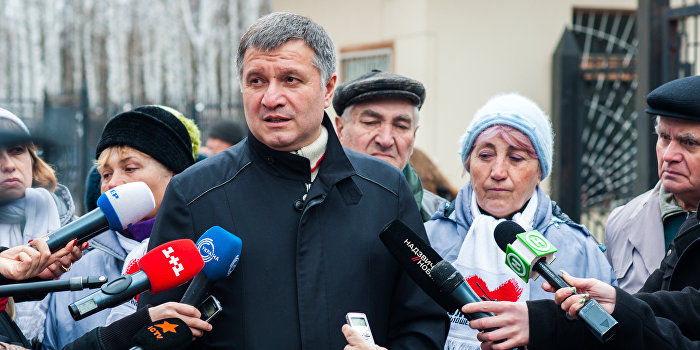 Нардеп Лещенко раскрыл связь Авакова с кланом Януковича Нардеп Лещенко раскрыл связь Авакова с кланом Януковича