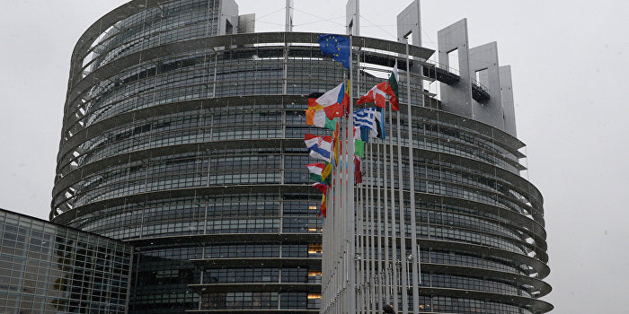 У Европарламента итальянцы провели митинг в поддержку ДНР У Европарламента итальянцы провели митинг в поддержку ДНР