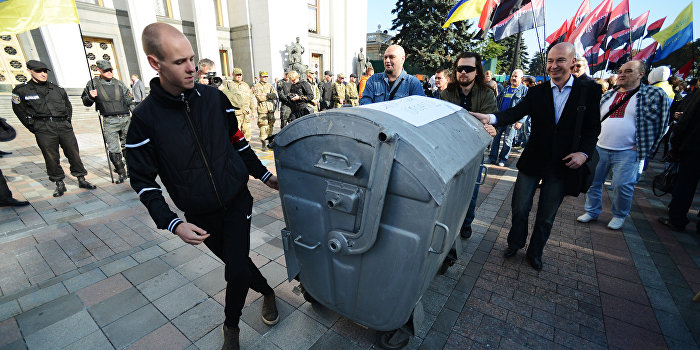 Депутат открыл огонь в ответ на угрозу «мусорной люстрации» Депутат открыл огонь в ответ на угрозу «мусорной люстрации»