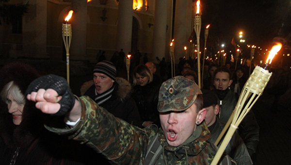 Аксенов: Культ палачей стал государственной идеологией Украины