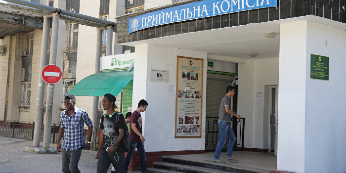 На одном из блокпостов бойцы ВСУ избили и ограбили гражданина Конго На одном из блокпостов бойцы ВСУ избили и ограбили гражданина Конго