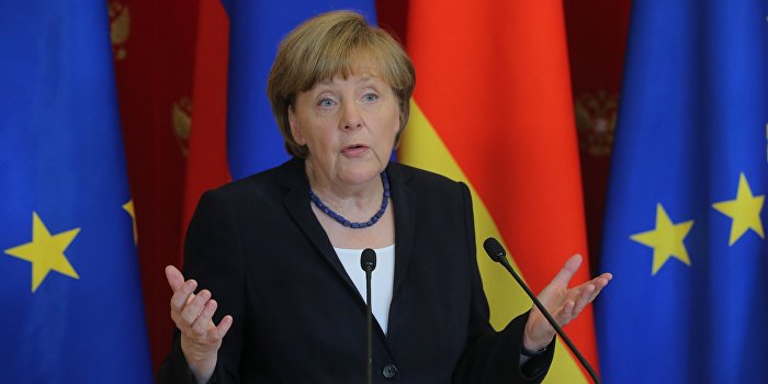Меркель под угрозой отставки выступает за высылку мигрантов