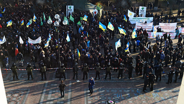Жизнь украинцев в 2016: мобилизация, инфляция, обнищание?