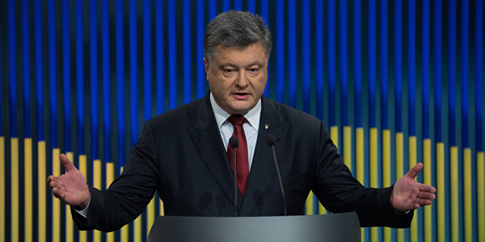 Украина трещит по швам, а Порошенко играет с народом в «слепой траст» Украина трещит по швам, а Порошенко играет с народом в «слепой траст»