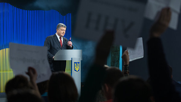 Украина трещит по швам, а Порошенко играет с народом в «слепой траст»
