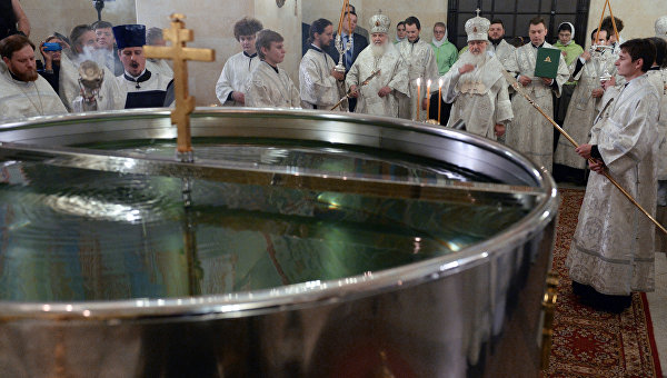 Патриарх Кирилл призвал не превращать Крещение в народные забавы