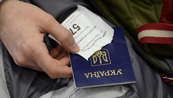 На пути к независимости. Россия признает паспорта республик Донбасса