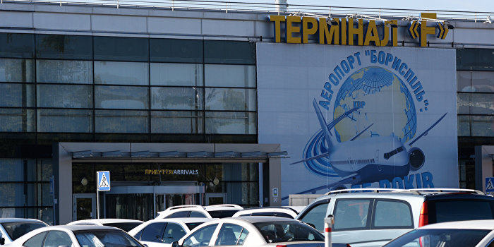 Таможня задержала в киевском аэропорту журналиста Дмитрия Скворцова