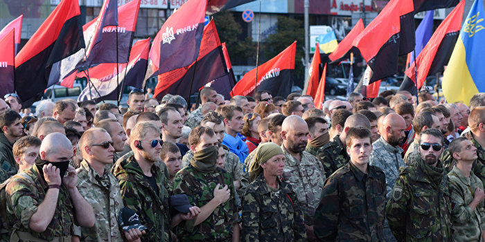Военная прокуратура Украины объявила «Правый сектор» вне закона