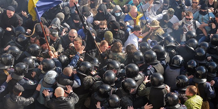 Золотарев о кризисе власти на Украине: Не исключен штурм Рады Золотарев о кризисе власти на Украине: Не исключен штурм Рады
