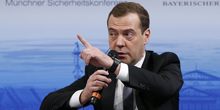 Медведев: НАТО объявил России холодную войну