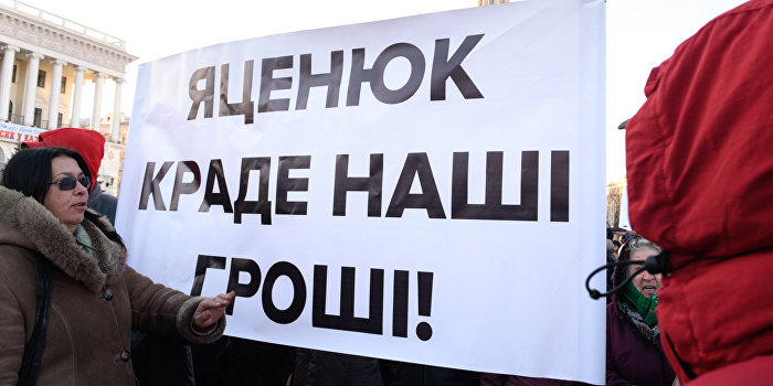 Митинг за отставку Яценюка проходит у стен Рады