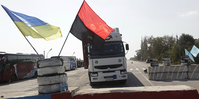 Двух дальнобойщиков из России убили на границе с Украиной Двух дальнобойщиков из России убили на границе с Украиной