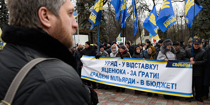 Яценюк - настоящий камикадзе: он решил утопить вместе с собой и Раду, и Порошенко Яценюк - настоящий камикадзе: он решил утопить вместе с собой и Раду, и Порошенко